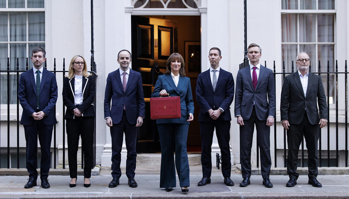 Regno Unito annuncia una finanziaria da 22 miliardi di sterline. Misure fiscali record