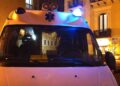 Ambulanza arriva dopo mezzora, uomo muore tra le braccia figlio
