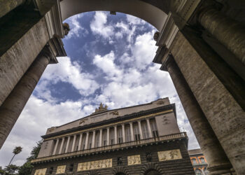 Guardia di Finanza al Teatro San Carlo per acquisire atti su gestione