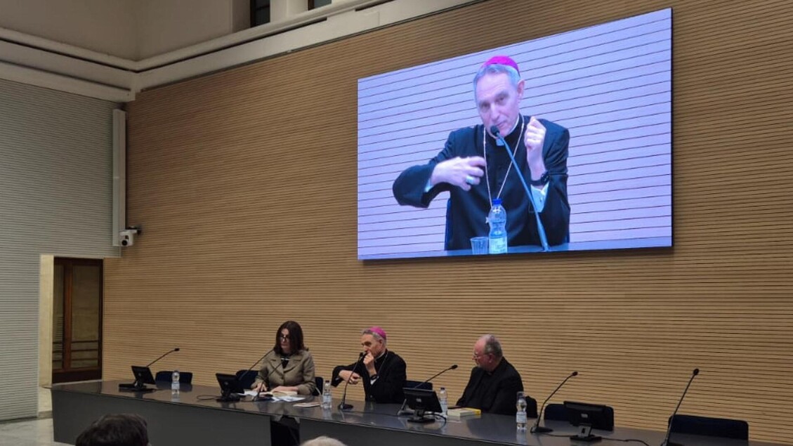 Mons. Gaenswein: ‘Mi sono riconciliato con Francesco prima che morisse’