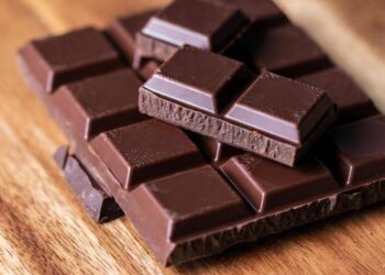 ‘Più giovani’ con il cioccolato fondente, lo studio