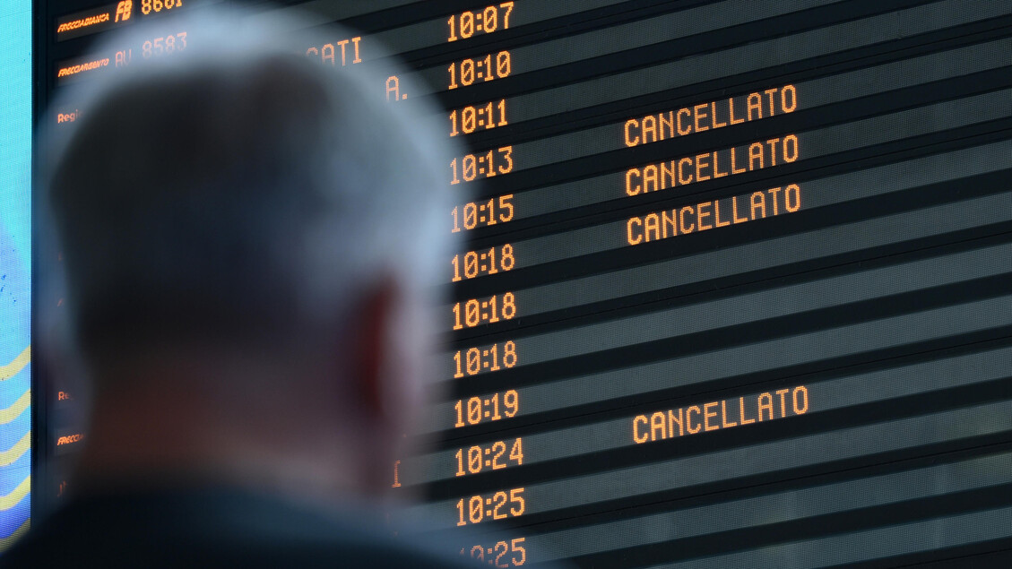 Dai bus ai treni, esclusi gli aerei: chi sciopera venerdì 12 dicembre