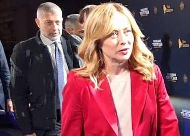 Meloni riceve il premio Thatcher: “Io un soldato al servizio di un’idea”