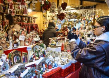 Tredicesima, 52,5 miliardi agli italiani: 1 su 2 l’userà per bollette e risparmi