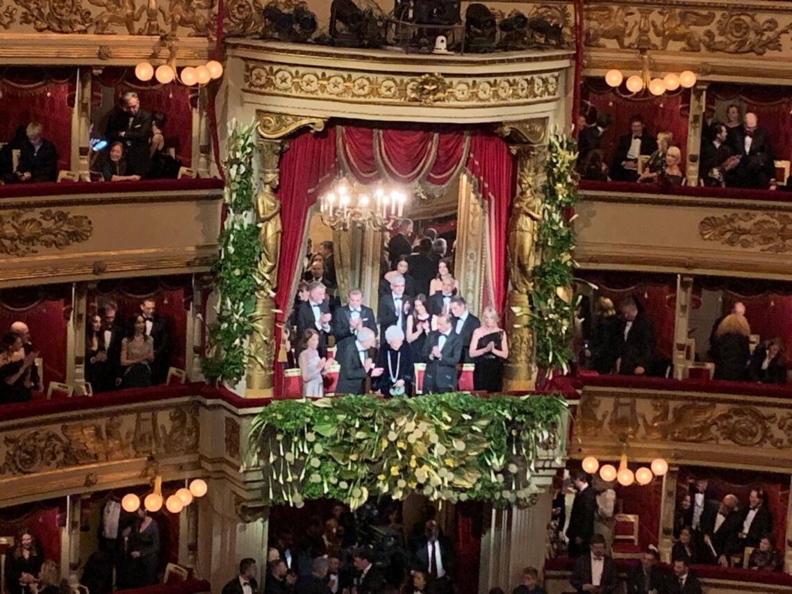 Scala: la Prima tra gala e finanza, Mps-Mediobanca e l’ottimismo sull’economia