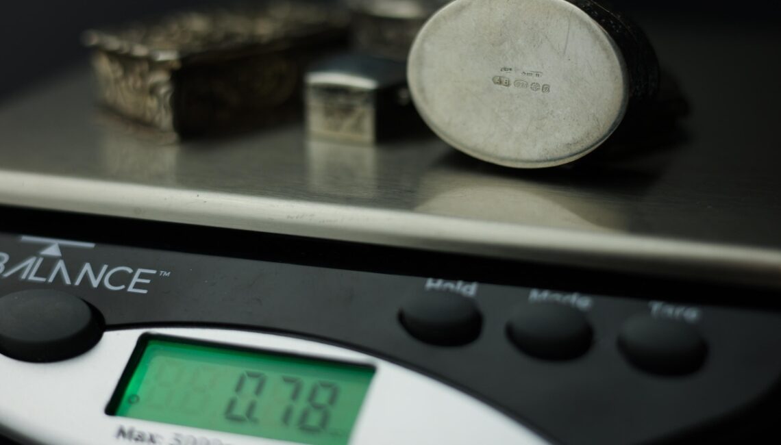 Record per i “compro oro”, +21,6% di gioielli venduti: come evitare truffe