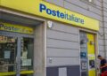 Poste Italiane chiude il 2025 con ricavi record a 13,1 miliardi e utile a 2,2 miliardi