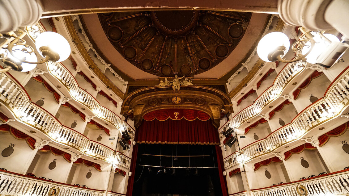 ‘Rinascerà come una fenice’, Giuli annuncia l’acquisto del Sannazaro