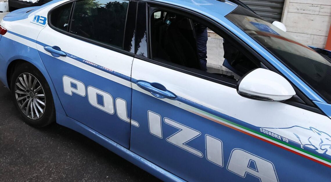Roma, auto non si ferma a controllo polizia e in fuga provoca incidente: 3 morti