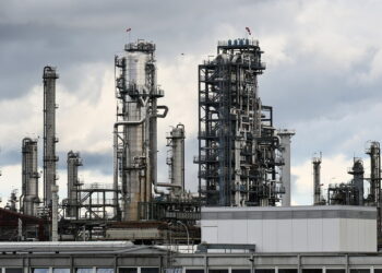 Nuova corsa del petrolio, salgono ancora i prezzi ai distributori