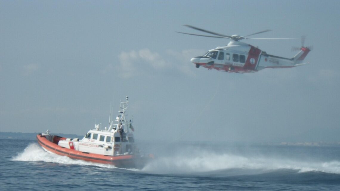 Arriva Guardia costiera, da motoscafo in avaria lanciati in mare 500mila euro