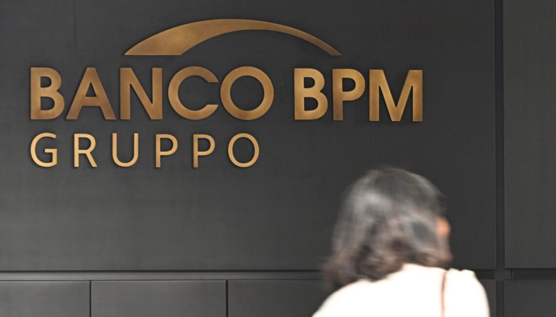 Mps e Banco Bpm tentano la fusione, la “terza via” per bloccare l’offerta di Intesa Sanpaolo e Unipol