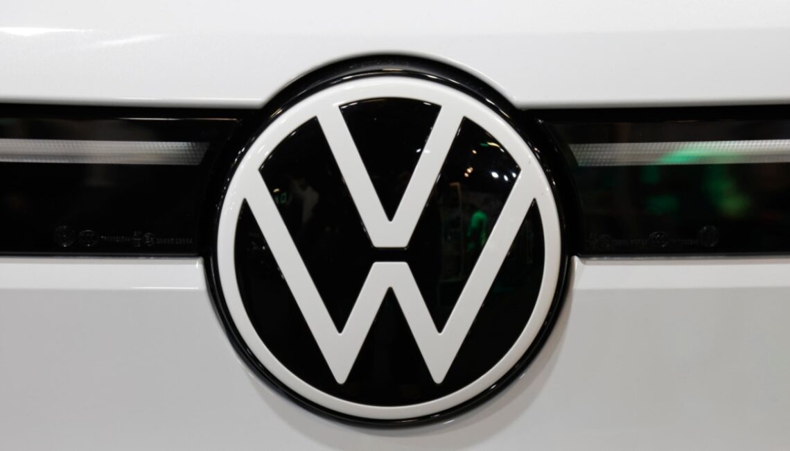 Volkswagen licenzia e la Cina avanza, fabbriche chiuse e la crisi spaventa anche l’Italia