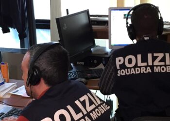 Donna di 35 anni trovata morta in casa a Como, indaga la polizia