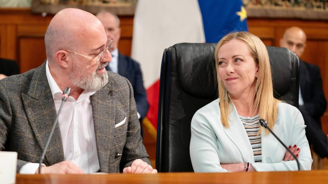‘Gli ignoranti votano a destra’, Bonaccini nella bufera. Meloni lo attacca