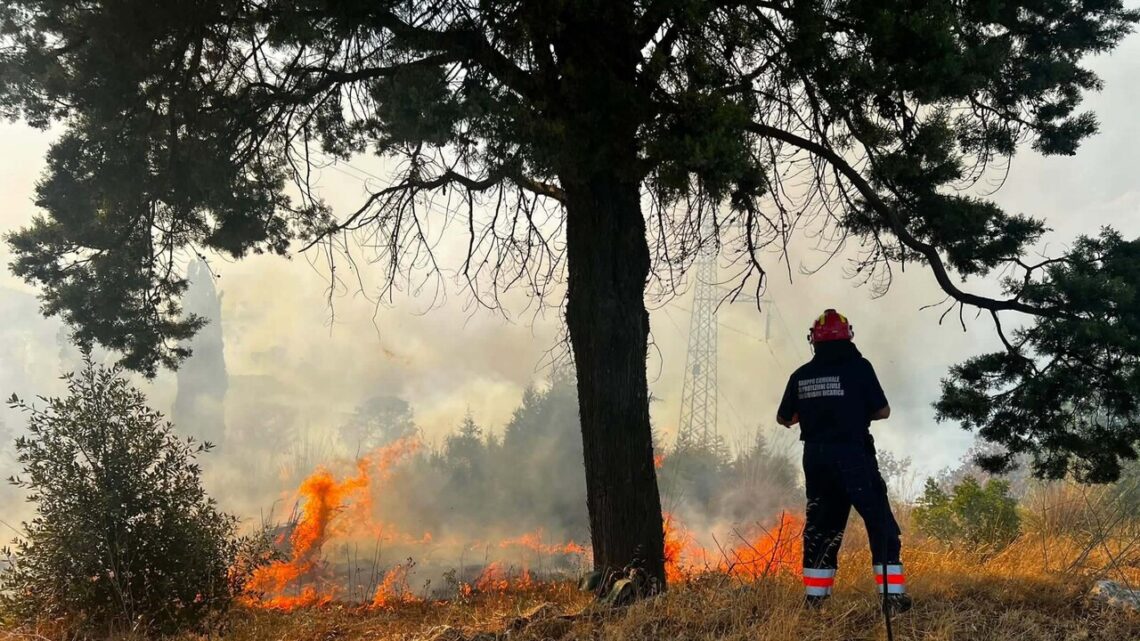 Incendio nel Frusinate, vicino al santuario della Madonna della Guardia