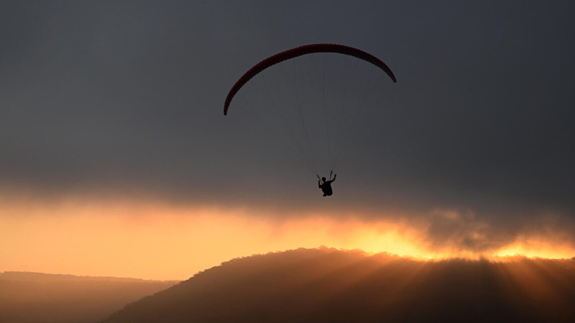 Perde il controllo, cade e muore con il parapendio, l’incidente in Alto Adige