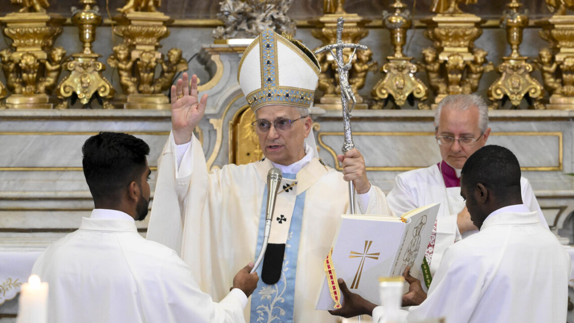 Il Papa, ‘il mondo impone canoni estetici che ci imprigionano’