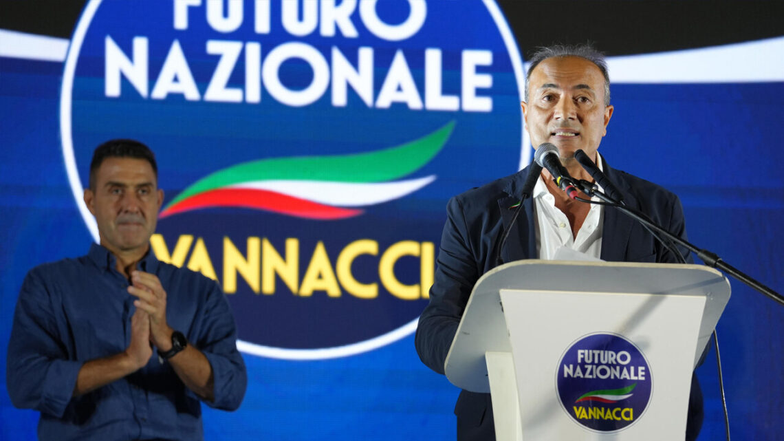 Vannacci nel cuore della Reggio a guida forzista, ‘siamo la destra vera’