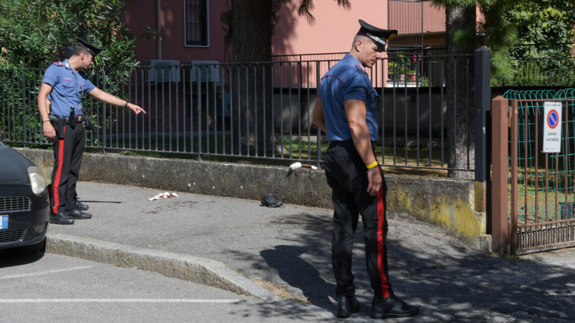 Giovane ferito alla gamba da un colpo di pistola nel Milanese