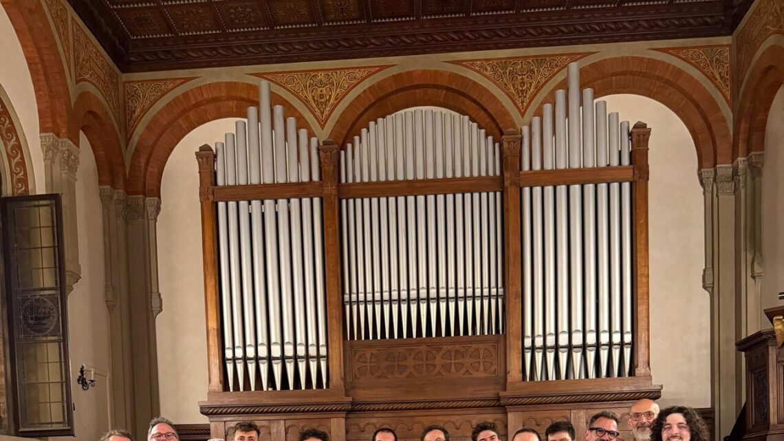 Il coro lgbtqia+ Komos di Bologna festeggia 18 anni con quattro concerti