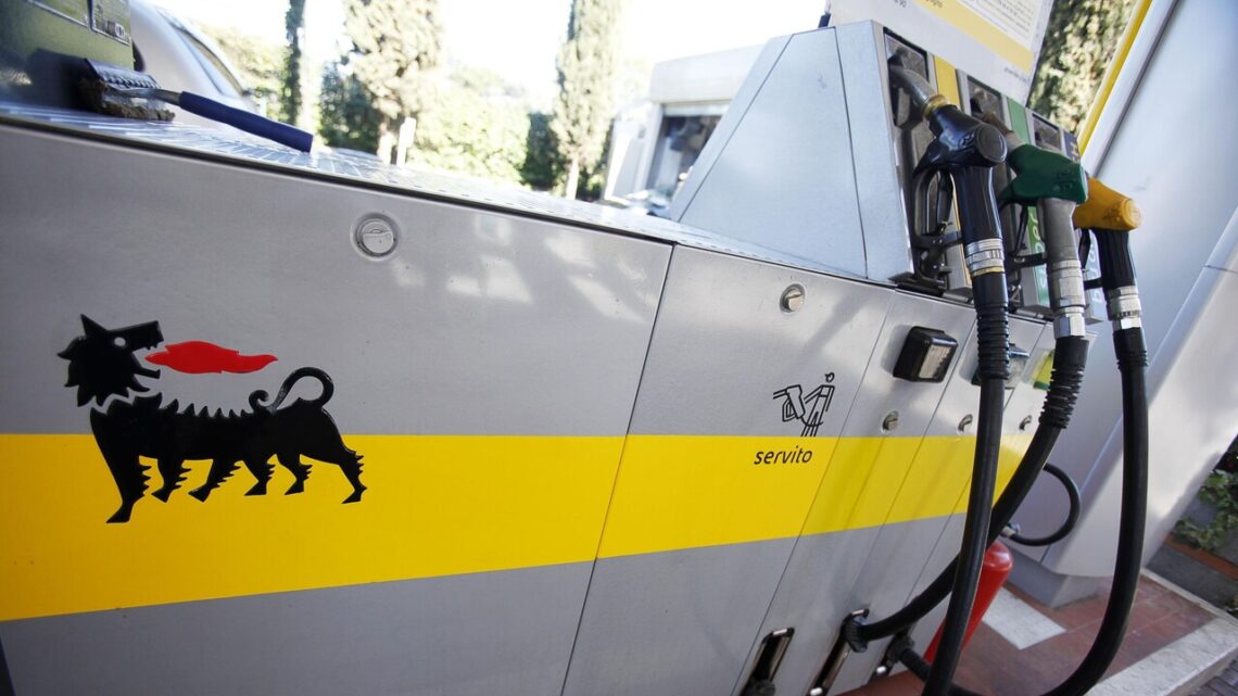 Sale il costo del gasolio, ma l’Eni mette un tetto ai prezzi