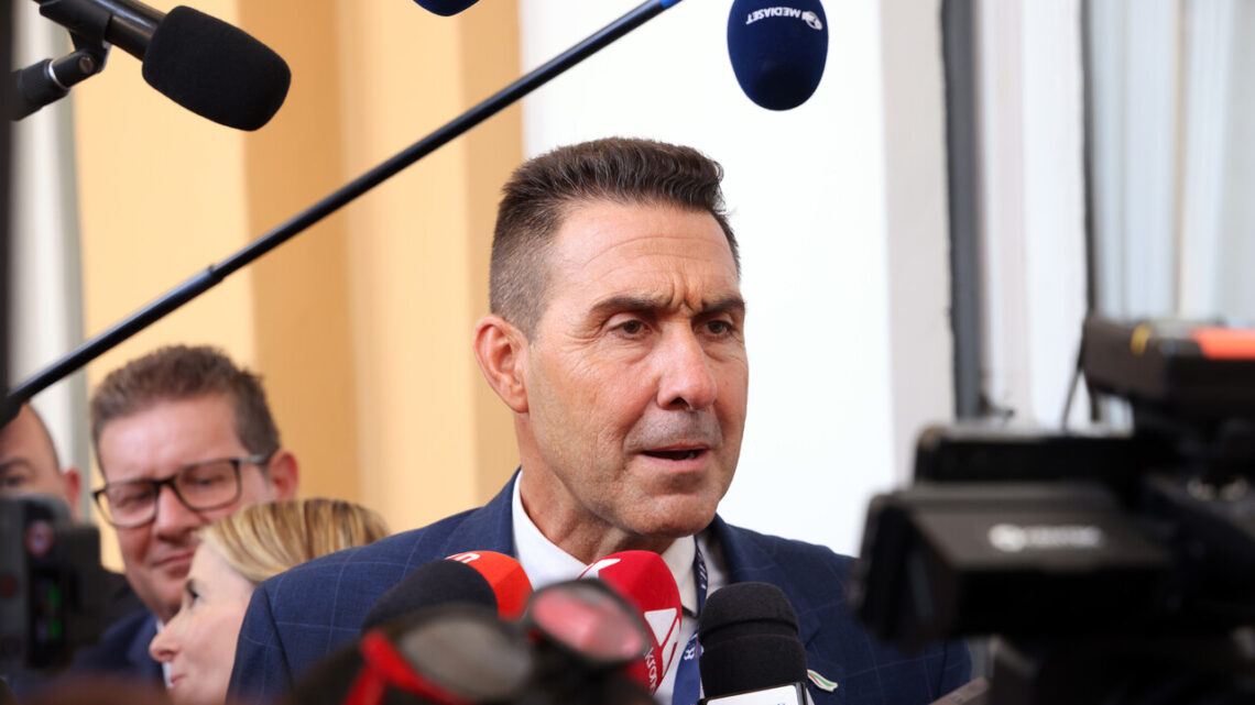 La maggioranza si spacca sull’Afd. Vannacci esulta ‘nessun dorma’