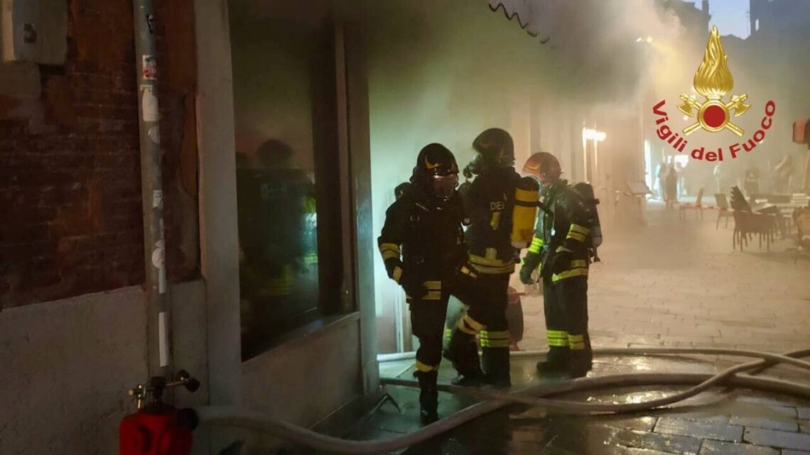 Incendio in un ristorante nel centro di Venezia