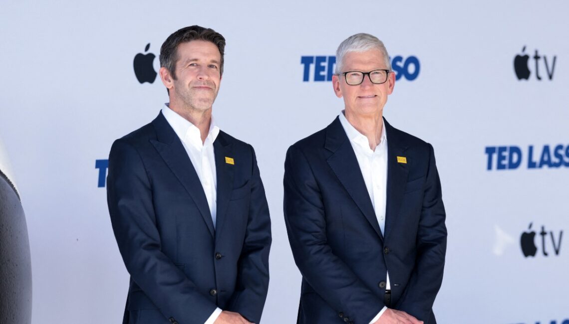 John Ternus nuovo Ceo di Apple, compenso da 58 milioni di dollari: quanto prenderà ora Tim Cook