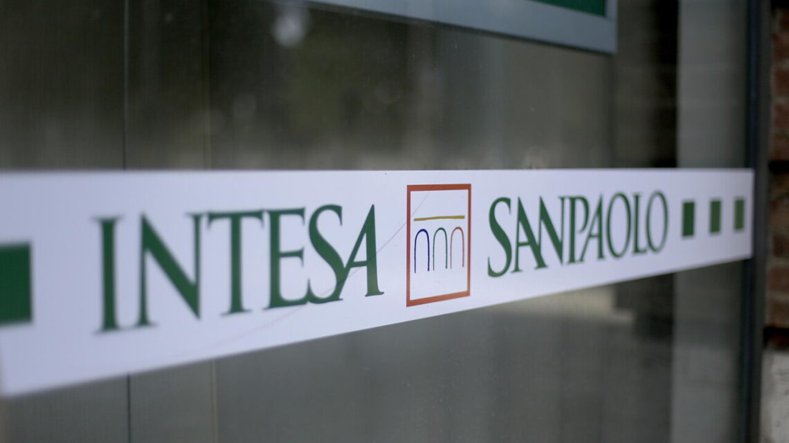 La lente del mercato sull’affondo di Intesa Sanpaolo su Mps