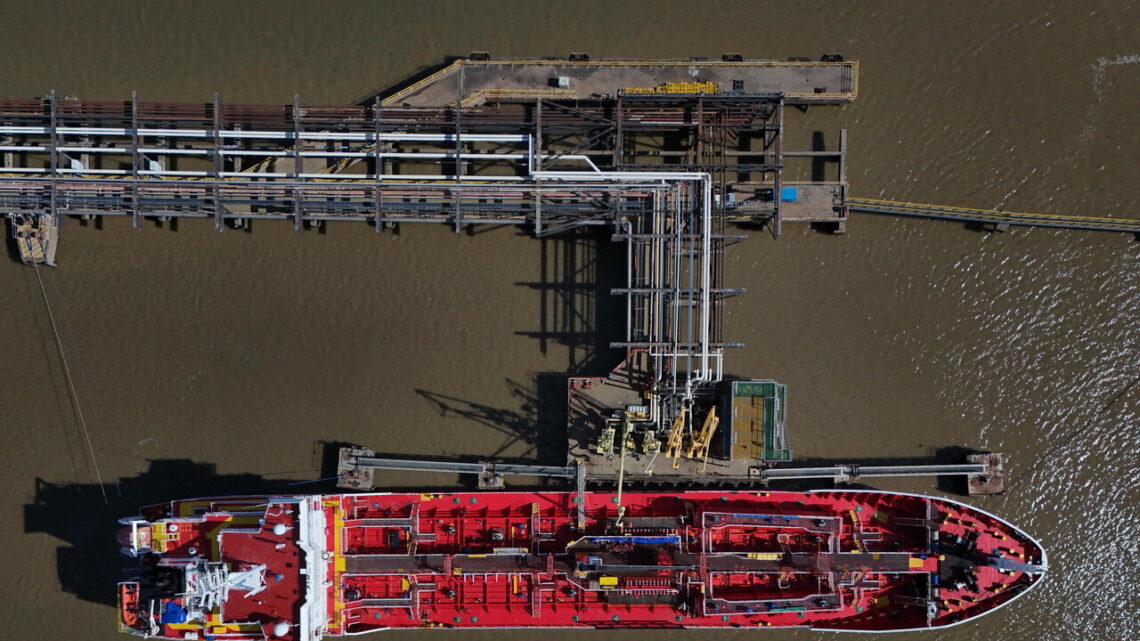 Il petrolio chiude in brusco calo a New York, a -3,48%