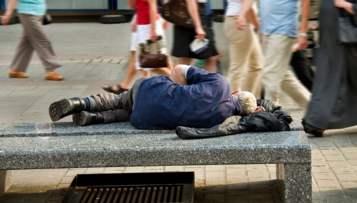 Povertà in Italia, oltre 5,4 milioni di persone in difficoltà: i dati Istat del 2025